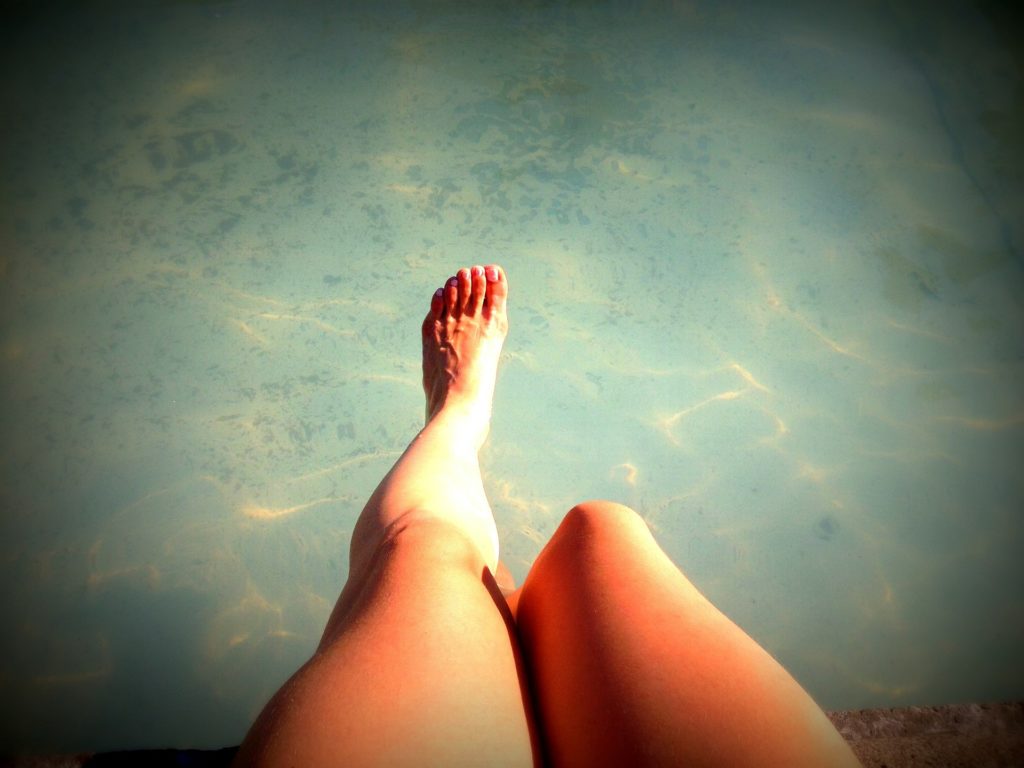 piernas en el agua